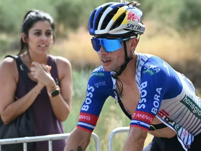 primoz roglic, vuelta, red bull