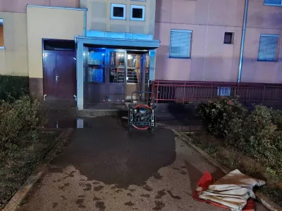 Gasilci so pogasili požar. 