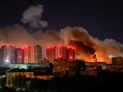 Smoke rises in the city during a Russian missile strike, amid Russia's attack on Ukraine, in Kyiv, Ukraine September 8, 2026. REUTERS/Gleb Garanich   TPX IMAGES OF THE DAY
