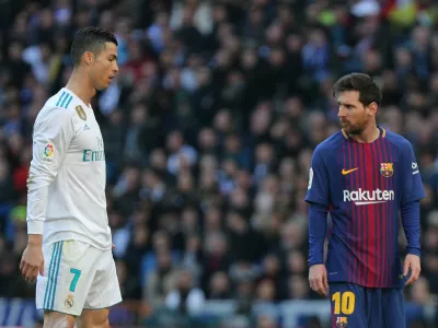 Soccer Football - La Liga Santander - Real Madrid vs FC Barcelona - Santiago Bernabeu, Madrid, Spain - December 23, 2017  Barcelona's Lionel Messi alongside Real Madrid's Cristiano Ronaldo  REUTERS/Sergio Perez - RC142B11CE60