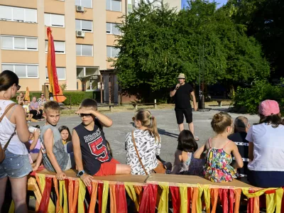 otrociigraigranjeotro&scaron;tvo25.06.2025 - 28. mednarodni festival Ana Desetnica - &Scaron;tepanjsko naseljeFOTO: Nik Erik Neubauer