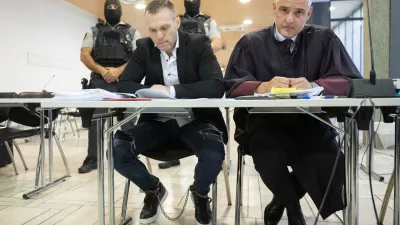 Satko ZovkoKavaški klanmafijski umorDino Muzaferović - Cezar21.08.2025 - Predobravnavni narok za domnevne morilce Satka Zovka, gospodarsko razstavišče. Sojenje Dinu Muzaferoviću. Foto: Nik Erik Neubauer 