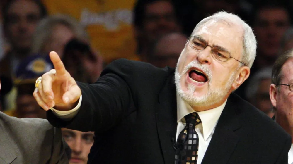 Los Angeles Lakers coach Phil Jackson gives instructions to his team during the first half of Game 5 of the NBA Finals basketball championship against the Boston Celtics in Los Angeles, June 15, 2008.  REUTERS/Lucy Nicholson   (UNITED STATES)