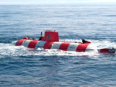 Russian AS-28 mini-submarine is seen just after it floated back to surface in the Pacific Ocean, August 7, 2005 in this file handout photo. Rescuers cut a Russian mini-submarine free of tangled deep-sea cables on Sunday, saving its seven crew with British help, after a three-day ordeal deep in the Pacific with dwindling oxygen. Picture taken August 7, 2005.  REUTERS/Handout/British Ministry of Defence/Jonathan Holloway