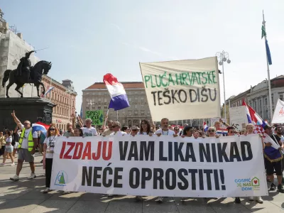 33.000 ton nevarnih odpadkov in ultimat državljanov za Plenkovića