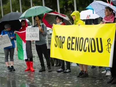 Ljubljana, Trg republike.Novinarska konferenca Gibanja za pravice Palestincev, Amnesty International Slovenije in Drustva Iskra pred prihodom izraelskega ministra za zunanje zadeve Gideona Sara v DZ. 