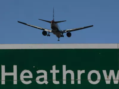 A passenger plane makes its landing approach to Heathrow Airport in London, Britain, September 9, 2026. Hundreds of flights at major British airports were disrupted on Tuesday after air traffic control provider NATS experienced a technical issue, with Heathrow, Gatwick, Manchester and Stansted among the airports affected by restrictions and delays. REUTERS/Toby Melville