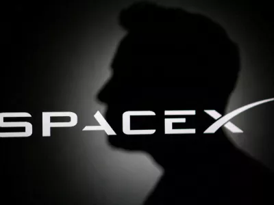 FILE PHOTO: The silhouette of Elon Musk and SpaceX logo are seen in this illustration taken June 11, 2026. REUTERS/Dado Ruvic/Illustration/File Photo