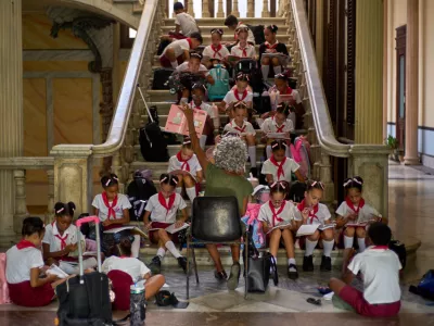 Students from the National Ballet School Fernando Alonso attend class on the staircase in Havana, Cuba, Monday, Sept. 14, 2026. (AP Photo/Ramon Espinosa) / Foto: Ramon Espinosa