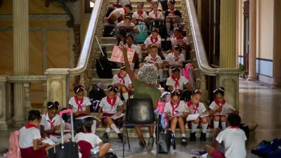 Students from the National Ballet School Fernando Alonso attend class on the staircase in Havana, Cuba, Monday, Sept. 14, 2026. (AP Photo/Ramon Espinosa) / Foto: Ramon Espinosa