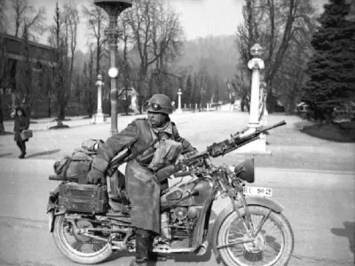 Ljubljana 2.svetovna vojna, motorist / Foto: 