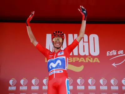 Cycling - Vuelta a Espana - Stage 21 - Granada to Granada - Granada, Spain - September 13, 2026 Movistar Team's Enric Mas wearing the red jersey before the start of stage 21 REUTERS/Marcelo Del Pozo   TPX IMAGES OF THE DAY