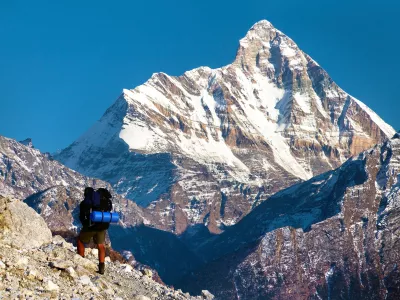 Nanda Devi. Kak&scaron;nih sto metrov pod vrhom so izgubili napravo.