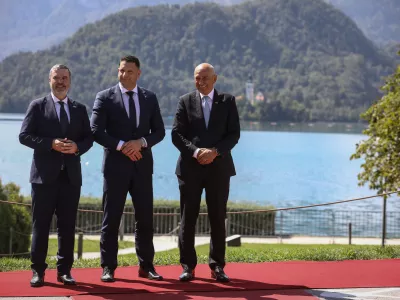 Zunanji minister Tone Kajzer, Zoran Stevanović, Janez Jan&scaron;a31.8.2026 - mednarodni Blejski strate&scaron;ki forum (BSF) pod naslovom Moč soustvarjanja prihodnostiFoto: Luka Cjuha
