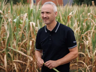 Kranj, Predoslje.Minister za kmetijstvo Janez Cigler Kralj si je skupaj s predstavniki Kmetijsko gozdarske zbornice Slovenije in kmetijsko svetovalne sluzbe ogledal posledice suse na obmocju Kranja z okolico.Minister za kmetijstvo Janez Cigler Kralj.