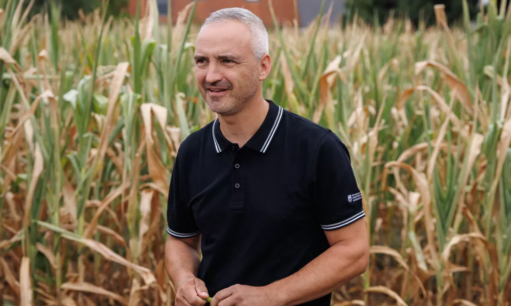 Kranj, Predoslje.Minister za kmetijstvo Janez Cigler Kralj si je skupaj s predstavniki Kmetijsko gozdarske zbornice Slovenije in kmetijsko svetovalne sluzbe ogledal posledice suse na obmocju Kranja z okolico.Minister za kmetijstvo Janez Cigler Kralj.