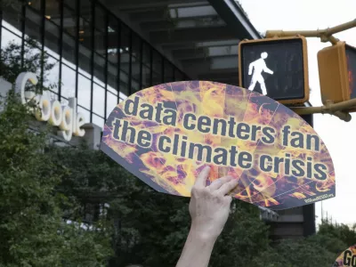 September 9, 2026, New York, New York, USA: A person holding a sign that reads 'data centers fan the climate crisis' joins demonstrators denouncing unregulated artificial intelligence as employees exit Google's headquarters in Lower Manhattan at the end of the workday. Members of Rise and Resist call on Google and big tech to pause default AI in search engines, AI in schools, and hyper scale data center construction until regulations are put in place. Protesters cite AI's role in eliminating jobs, spreading disinformation, and accelerating irreversible climate change with data centers consuming vast amounts of energy, mainly generated by fossil fuels.,Image: 1133093846, License: Rights-managed, Restrictions:, Model Release: no / Foto: Gina M Randazzo Profimedia