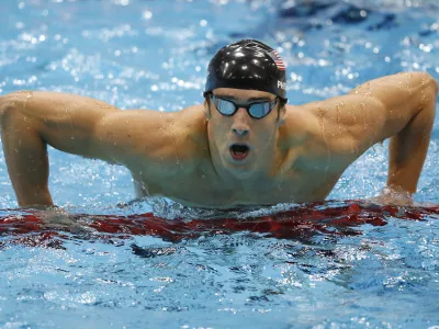 United States' Michael Phelps gets out of the water after swimming butterfly in the men's 4 X 100-meter medley relay at the Aquatics Centre in the Olympic Park during the 2012 Summer Olympics, London, Saturday, Aug. 4, 2012. (AP Photo/Jae C. Hong) / Foto: Jae C. Hong