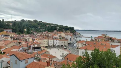 Piran je ena od ustanoviteljic Združenja zgodovinskih mest Slovenije, njegovo zgodovinsko jedro pa je eden najbolje ohranjenih primerov slovenske stavbne dedi&scaron;čine. F Vesna Levičnik
