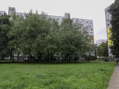 17.9.2026 - Ohranimo DravljePridruži se akciji &ndash; skupaj proti 60-metrski stolpniciNa travniku med Kunaverjevo 2&ndash;4 in kompleksom Mercator/Jysk/Boccaccio se načrtuje stolpnica, do dvakratne vi&scaron;ine od obstoječih blokov. Foto: Luka Cjuha