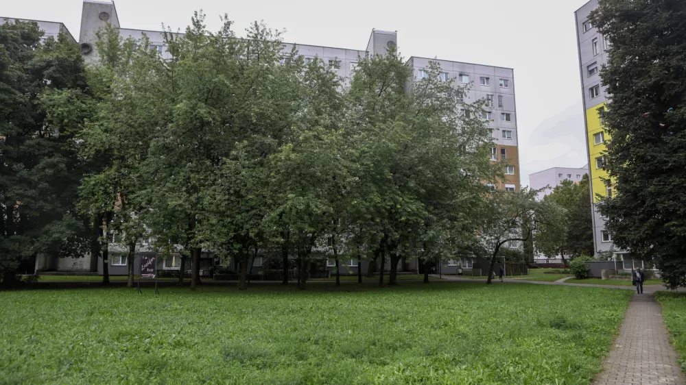 17.9.2026 - Ohranimo DravljePridruži se akciji &ndash; skupaj proti 60-metrski stolpniciNa travniku med Kunaverjevo 2&ndash;4 in kompleksom Mercator/Jysk/Boccaccio se načrtuje stolpnica, do dvakratne vi&scaron;ine od obstoječih blokov. Foto: Luka Cjuha