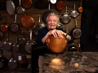 Madison, CT - October 16: French chef Jacques P&eacute;pin poses for a portrait in his home kitchen on October 16, 2025. (Photo by Barry Chin/The Boston Globe via Getty Images) / Foto: Boston Globe