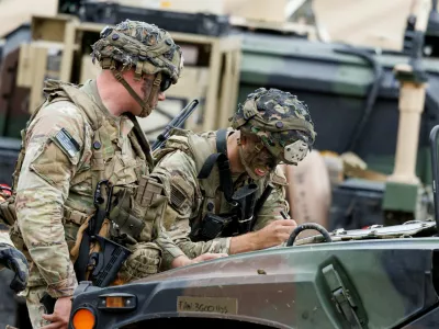 FILE PHOTO: U.S. Army Soldiers take part at Saber Junction excercise in Hohenfels, Germany, September 8, 2022. REUTERS/Lukas Barth/File Photo