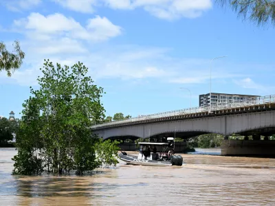 22 January 2026, Australia, Rockhampton: Water police conduct welfare checks as floodwaters from the Fitzroy River inundate areas in Rockhampton, Queensland. Photo: Sylvia Liber/AAP/dpa