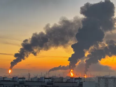 Plumes of smoke rise from fires (right) at an oil refinery following what the authorities say is a Ukrainian drone strike in the course of the Russia-Ukraine conflict, in Moscow, Russia, September, 20, 2026. REUTERS/Stringer