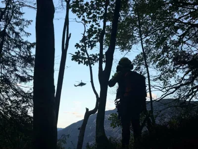 Nesreča pri slapu Savica, v kateri je umrl oče, sin pa je bil hudo po&scaron;kodovan.