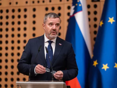 Brdo pri Kranju, Kongresni center Brdo.Zacetek dvodnevnega posveta slovenske diplomacije, ki ga gosti zunanji minister Tone Kajzer.