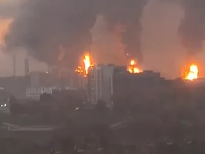 Dodatno negotovost so v Rusiji povzročili tudi ukrajinski napadi z droni in raketami na zadnji dan volitev. Ukrajinske sile so zadele tudi rafinerijo Gazpromnjefta v Moskvi. Foto: X