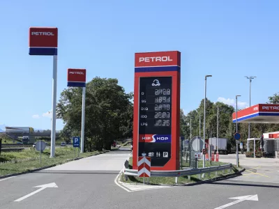 - 08.09.2026 - točenje goriva, gorivo, nafta, bencin, Petrol, podražitev naftnih derivatov//FOTO: Jaka Gasar