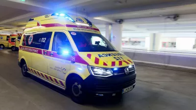 simbolična fotografija - nujna medicinska pomoč - reševalno vozilo - rešilec- 25.09.2018 - Kirurška klinika UKC Ljubljana - Urgentni kirurški blok - urgenca - reanimacijski prostor – ogled simulacije na mestu dejanskega sprejema politravmnatiziranega poškodovanca //FOTO: Luka Cjuha.