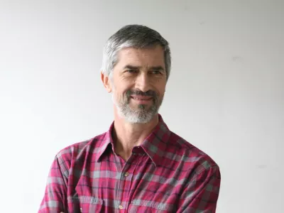 Andrej Velkavrh, meteorolog - vremenoslovec in dolgoletni televizijski napovedovalec vremena, prognostik v Uradu za meteorologijo pri ARSO - Agencija RS za okolje, kolumnist- Dnevnik 2016 - portreti za komentarje in kolumne - kolumnisti - novinarji//FOTO: Toma? Skale