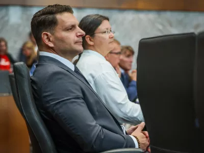 Ljubljana, DZ.Zacetek redne seje DZ z glasovanjem o zahtevi skupine poslank in poslancev, da DZ odloci o odlocitvi kolegija predsednika DZ, da se predlog zakona o spremembah zakona o omejevanju porabe alkohola obravnava po skrajsanem postopku.Predsednik DZ Zoran Stevanovic.