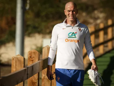 French national soccer team coach Zinedine Zidane arrives at the training session with the French national team at the national soccer team training center in Clairefontaine, west of Paris, France, Monday Sept. 21, 2026. (AP Photo/ Thomas Padilla