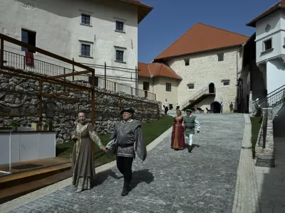 ljubezen simbolična fotografija partner partnerstvo upanje sprehod tradicija27.08.2026 - Odprtje obnovljenega gradu Turjak - grad Turjak Foto: Nik Erik Neubauer / Foto: 