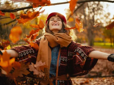 Tudi jeseni smo lahko srečni. / Foto: Istock