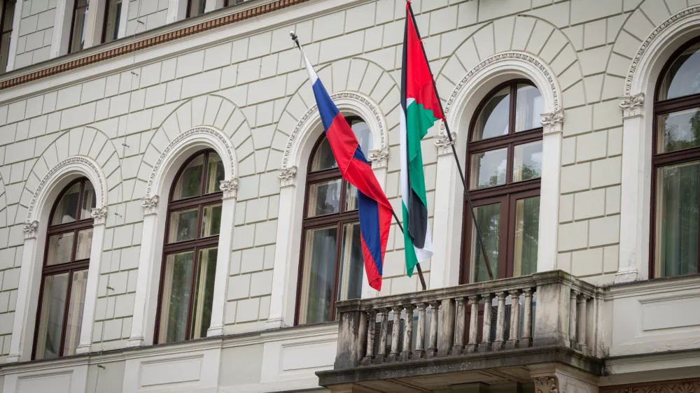Ljubljana.Palestinska zastava na procelju Predsedniske palace.