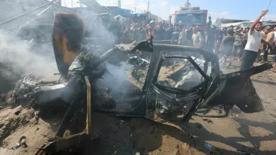 Palestinians inspect a vehicle hit by an Israeli airstrike in Khan Younis in the southern Gaza Strip, September 23, 2026. REUTERS/Ramadan Abed REFILE - CORRECTING LOCATION FROM "GAZA CITY" TO "KHAN YOUNIS, SOUTHERN GAZA STRIP