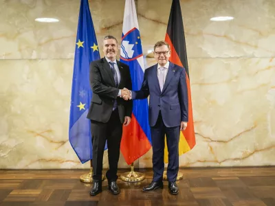 Tone Kajzer in Johann Wadephul na srečanju v Berlinu.