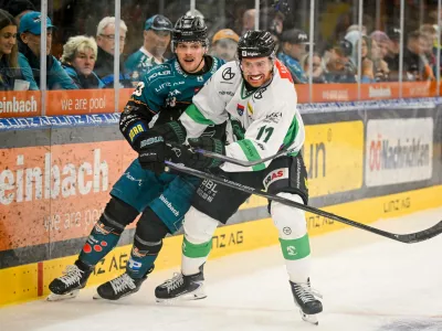 23.09.2026, Eishalle Linz, AUT, ICE Eishockey Liga, Black Wings Linz AUT vs HK Olimpija Ljubljana SLO, im Bild Patrick Soellinger Black Wings Linz vs Marley Qunice HK Olimpija Ljubljana // ICE win2day Hockey League Match between Black Wings Linz AUT vs HK Olimpija Ljubljana SLO in Linz, Austria on 2026/09/23 Linz Oberoesterreich Austria *** September 23, 2026, Linz Ice Arena, AUT, ICE Hockey League, Black Wings Linz AUT vs. HK Olimpija Ljubljana SLO pictured: Patrick Soellinger, Black Wings Linz vs. Marley Qunice, HK Olimpija Ljubljana. ICE win2day Hockey League match between Black Wings Linz AUT and HK Olimpija Ljubljana SLO in Linz, Austria on September 23, 2026, in Linz, Upper Austria, Austria,Image: 1137590438, License: Rights-managed, Restrictions:, Model Release: no 