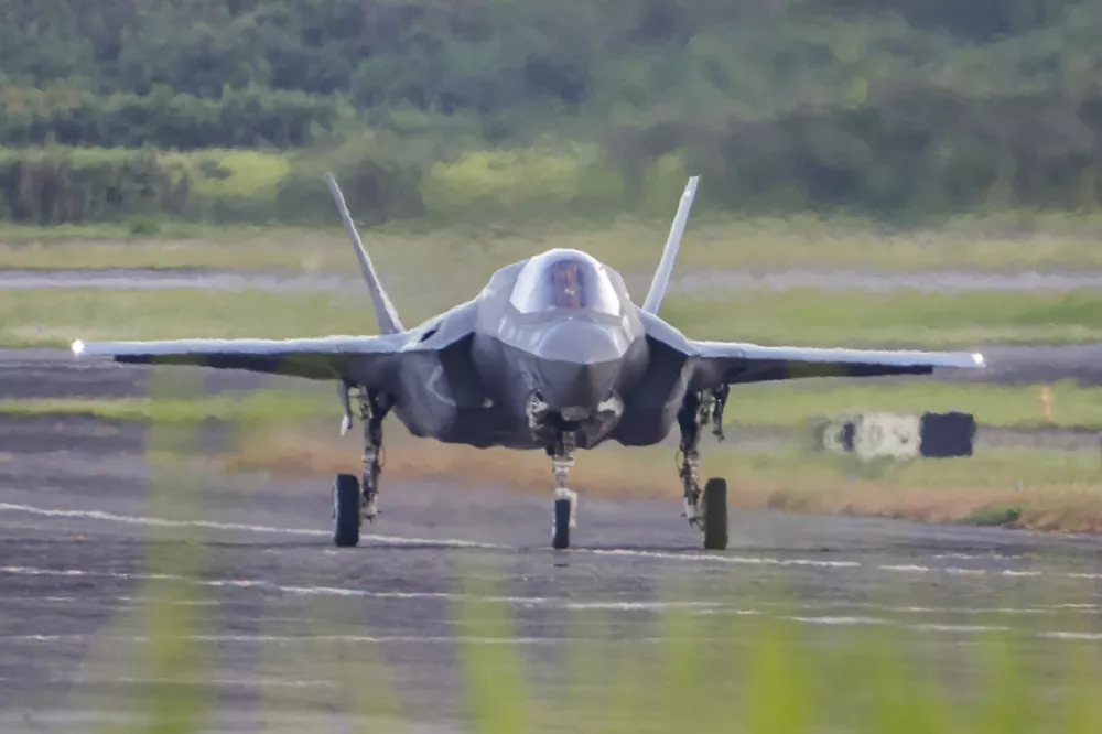 FILED - 13 September 2025, Puerto Rico, Ceiba: A Lockheed Martin F-35B fighter jet taxis along the runway at Roosevelt Roads Naval Station after landing. Amidst the conflict between the United States and Venezuela, the Caribbean island nation of Trinidad and Tobago has allowed US military aircraft to use its airports for logistical purposes, the country's Foreign Ministry said on Monday. Photo: Kendall Torres Cort&eacute;s/dpa