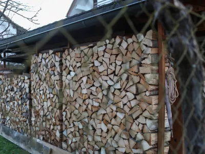 Kurilna sezona je tu: kateri energent bo to zimo najbolj izpraznil va&scaron;o denarnico?