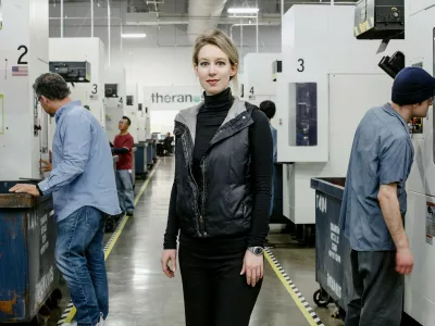 Elizabeth Holmes leta 2015 v svojem podjetju