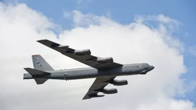 Letala B-52 ameri&scaron;ka vojska &scaron;e vedno uporablja, le da so bila tisti čas običajno povsem srebrne, svetleče obarvani. / Foto: Istock