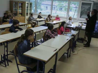 Učitelji plačani slab&scaron;e od primerljivo izobraženih: &ldquo;S tem država izgublja&rdquo;