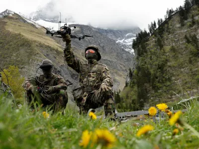 FILE PHOTO: A Swiss army drone operator controls a first person view drone during a presentation of usage of small drones at an army facility in Elm, Switzerland, May 18, 2026. REUTERS/Stefan Wermuth/File Photo