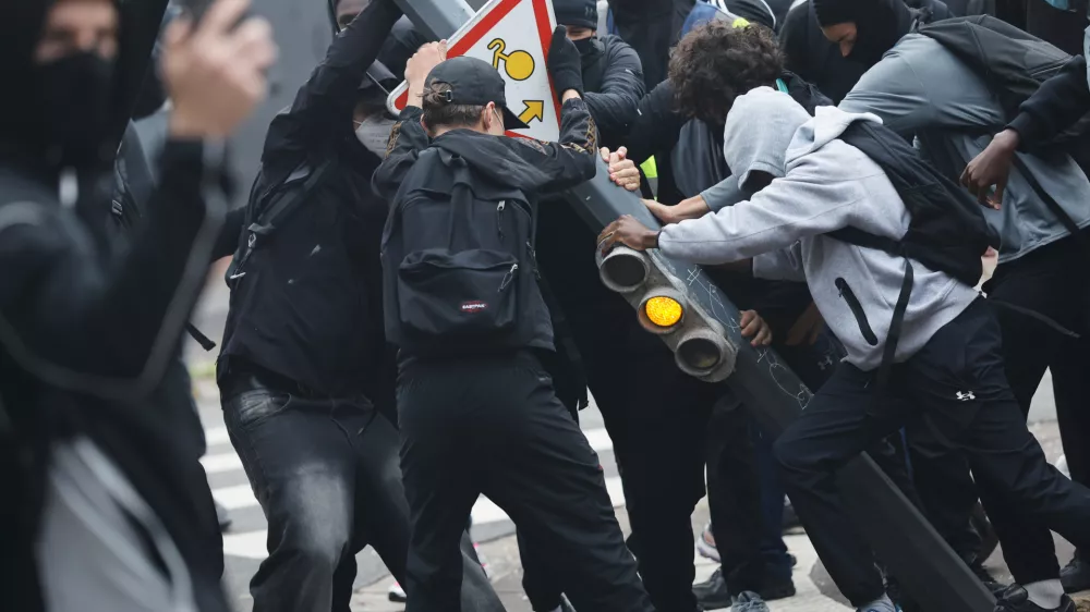 Students tear down a traffic light next to the Baggio High School, blocked in protest of the government's release of next year's draft budget, in Lille, France, Tuesday, Sept. 29, 2026. (AP Photo/Jean-Francois Badias)